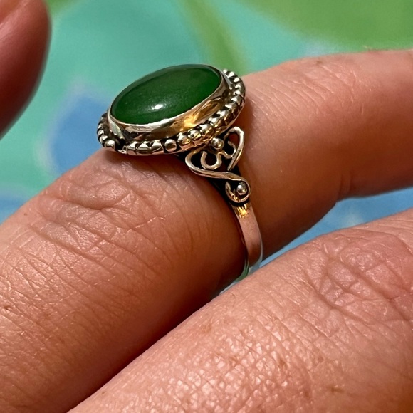 VTG Glowing Jade or Jadeite Sterling Silver 925 Size 5 3/4 Ring - Picture 6 of 7